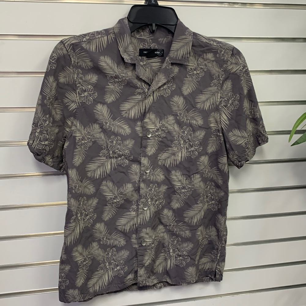Treasure & Bond Gray Short Sleeve Button Down Shirt